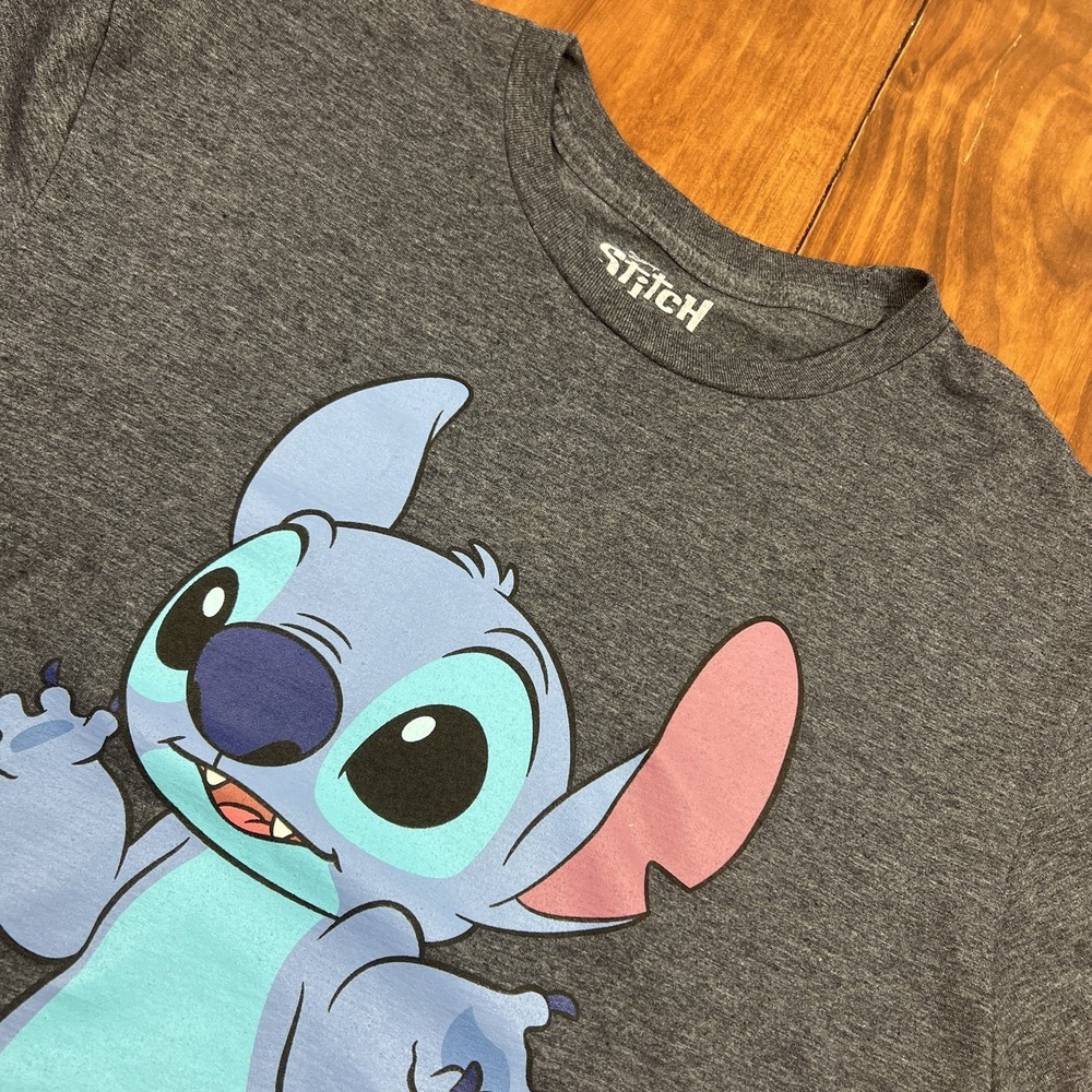 Disney Stitch Free Shrugs T Shirt Size M Lilo & Stitch Disney World Disneyland